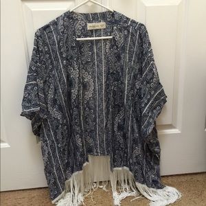 Abercrombie & Fitch blue and white kimono